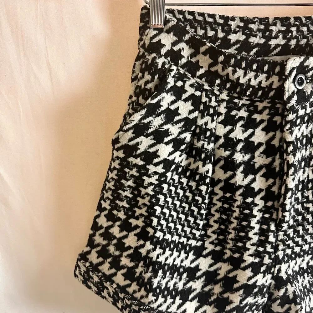 Textured Houndstooth Shorts - Picture 6 of 6